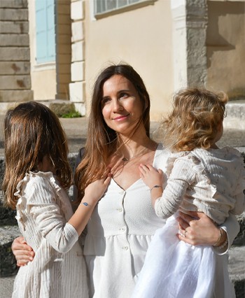 Fête des Mères : histoire, traditions et idées de bijoux personnalisés pour honorer les mamans Blog MonBijouPerso - Fête des Mères : histoire, traditions et idées de bijoux personnalisés pour honorer les mamans